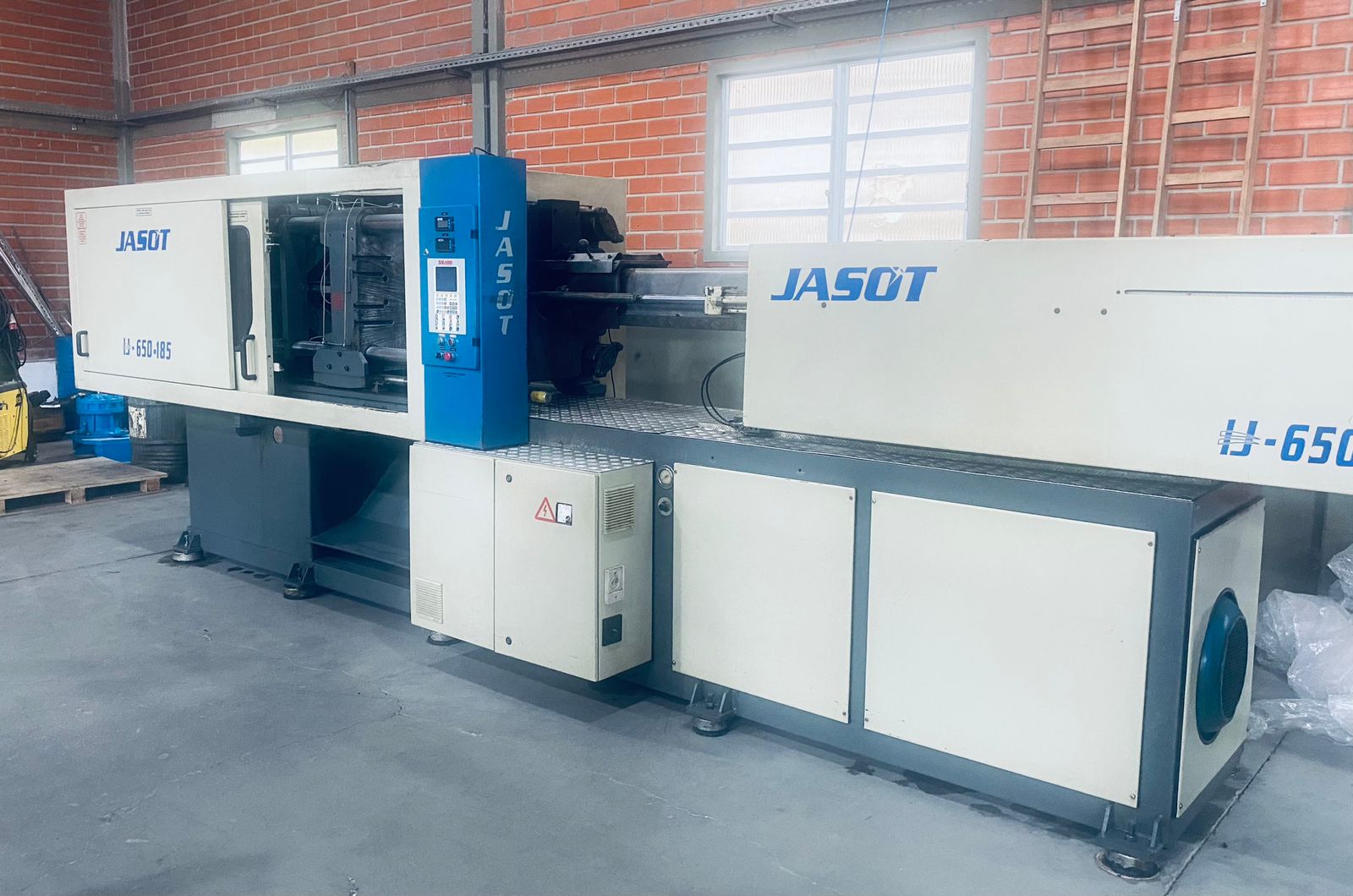 Injetora Jasot 185 ton